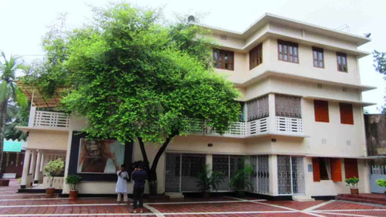 Bangladesh protesters demolish Sheikh Mujibur Rahman’s house, target other leaders