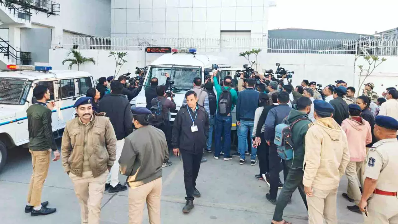 33 Gujarat deportees