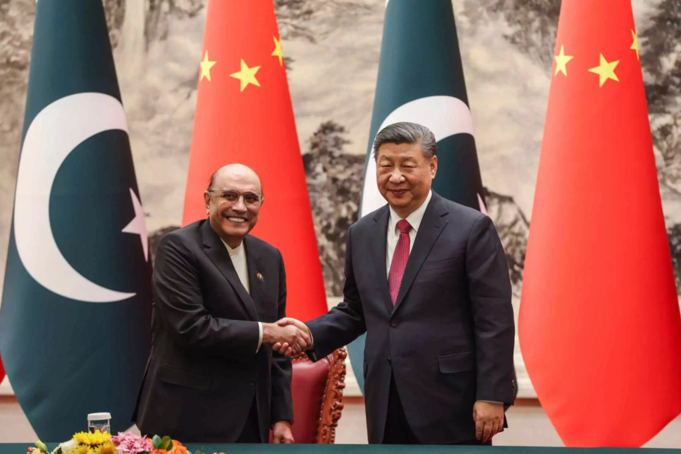 Zardari broaches Kashmir issue with Chinese President Xi Jiping Zardari broaches Kashmir issue with Chinese President Xi Jiping
