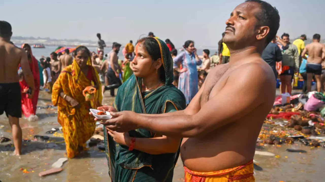 Fire in Kalpvasi tent at Maha Kumbh, no casualties reported Fire in Kalpvasi tent at Maha Kumbh, no casualties reported