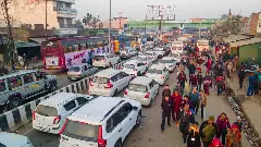 Akhilesh pans Yogi govt’s ‘utter failure’ as 250-km jam clogs roads to Kumbh