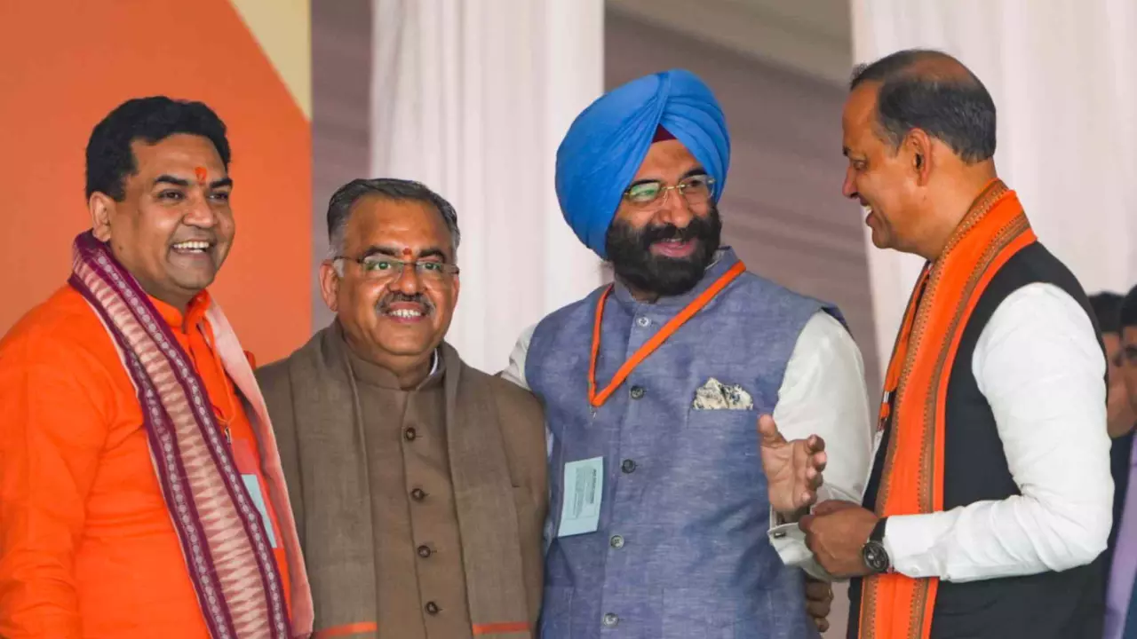 Six cabinet delhi ministers sworn in