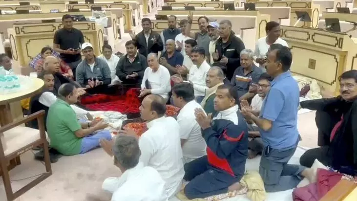 Congress MLAs protest in Rajasthan Assembly