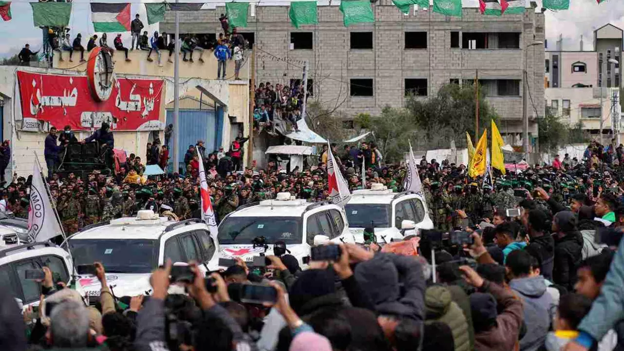 Israel sends tanks into West Bank, says fleeing Palestinians cant return