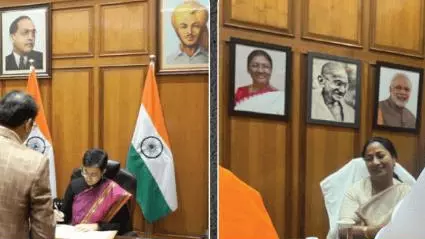 Ambedkar Bhagat Singh photos at Delhi CMO