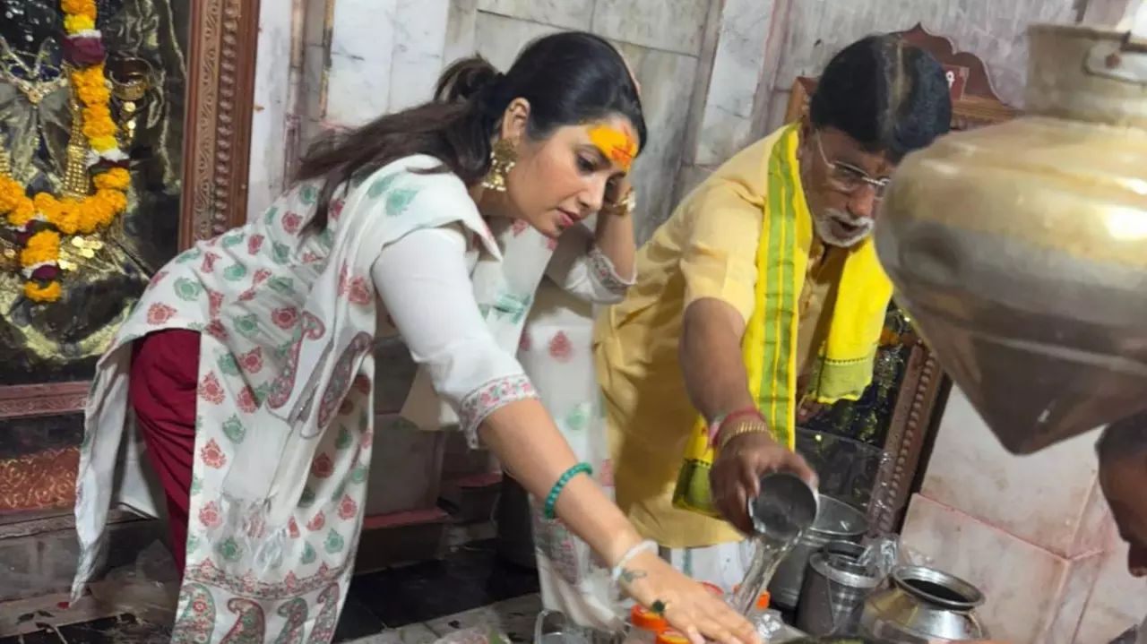 Strong opposition to actor Prajakta Malis Mahashivratri dance at Trimbakeshwar temple Strong opposition to actor Prajakta Malis Mahashivratri dance at Trimbakeshwar temple