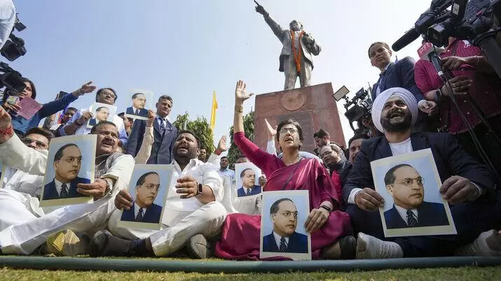 Atishi, AAP MLAs protest in Delhi