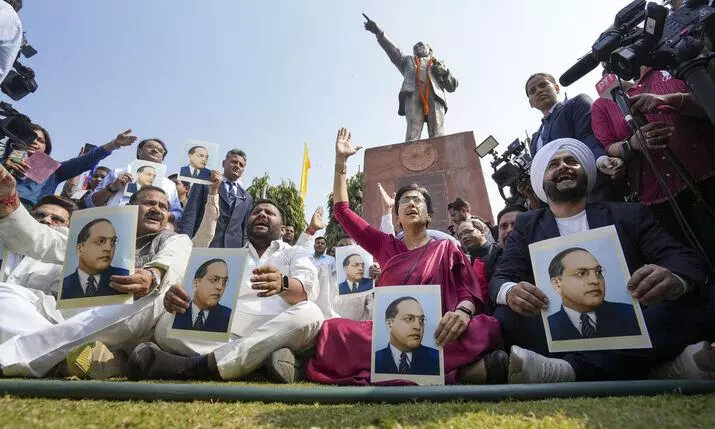 Atishi, AAP MLAs protest in Delhi