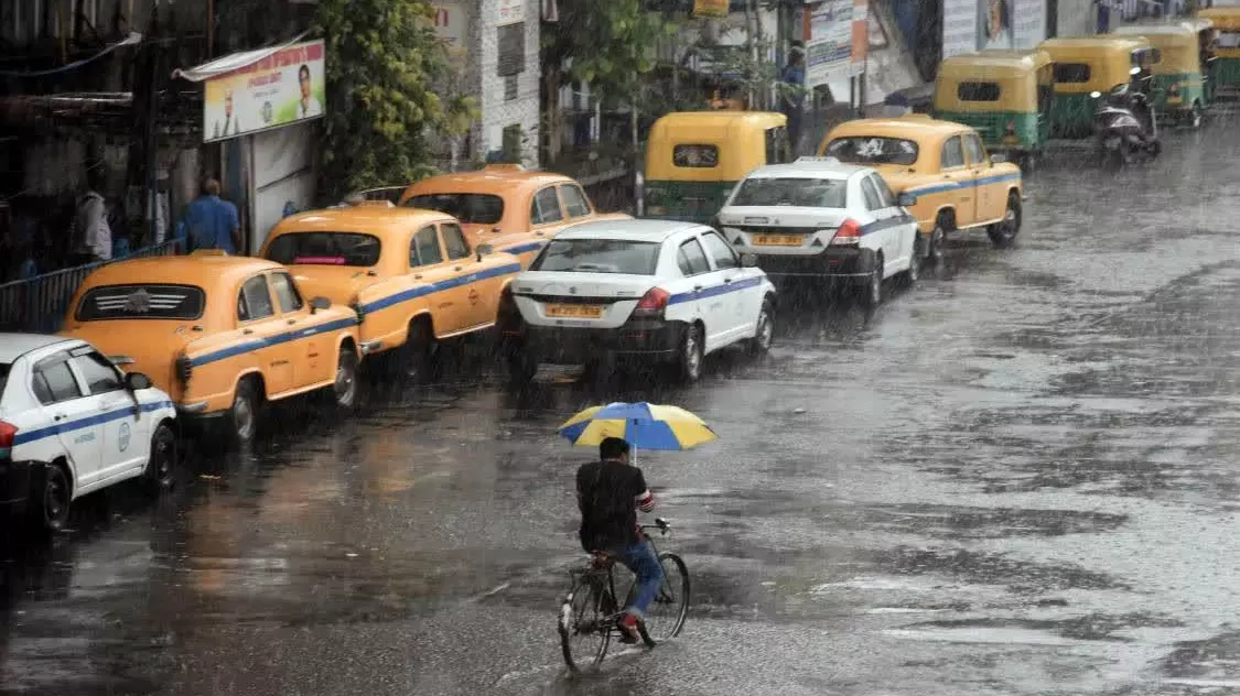 App cab strike in Kolkata, commuters face inconvenience App cab strike in Kolkata, commuters face inconvenience