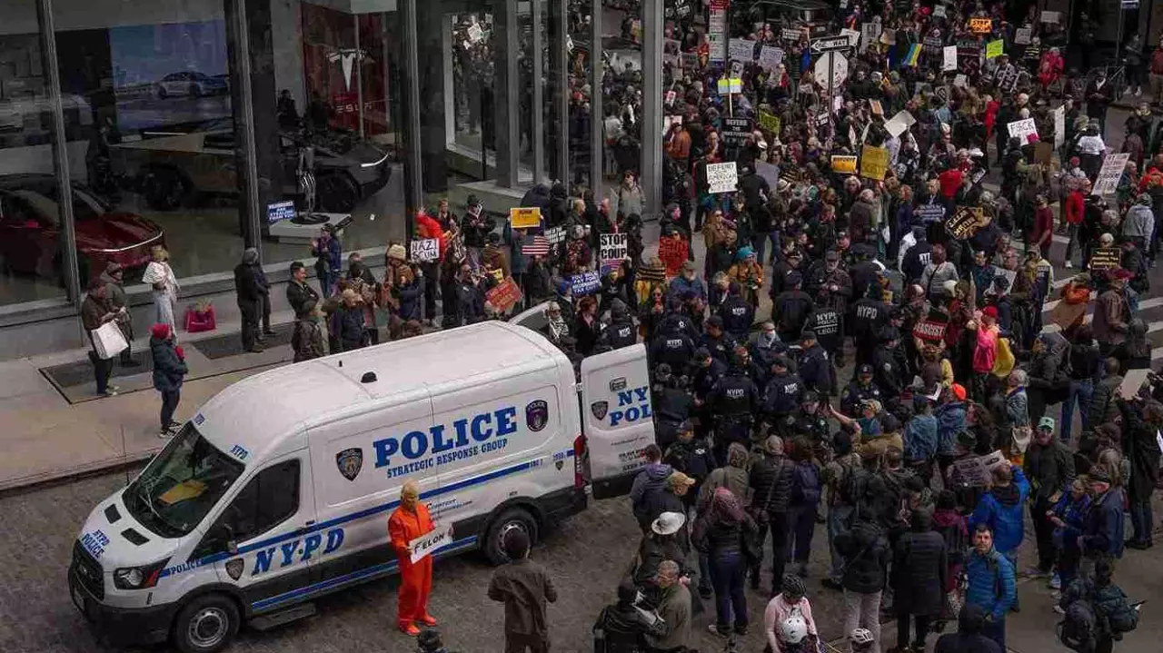 Anti-DOGE protesters in US target Musk where it will hurt — Tesla