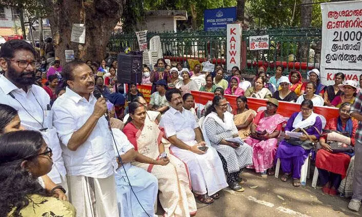 BJP leader Muraleedharan addresses ASHA workers