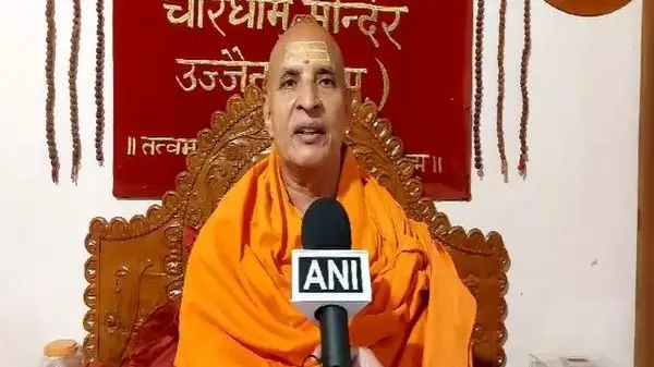 Hindu seer Shanti Swaroopanand, BJP leader among four booked for fraud in Ujjain