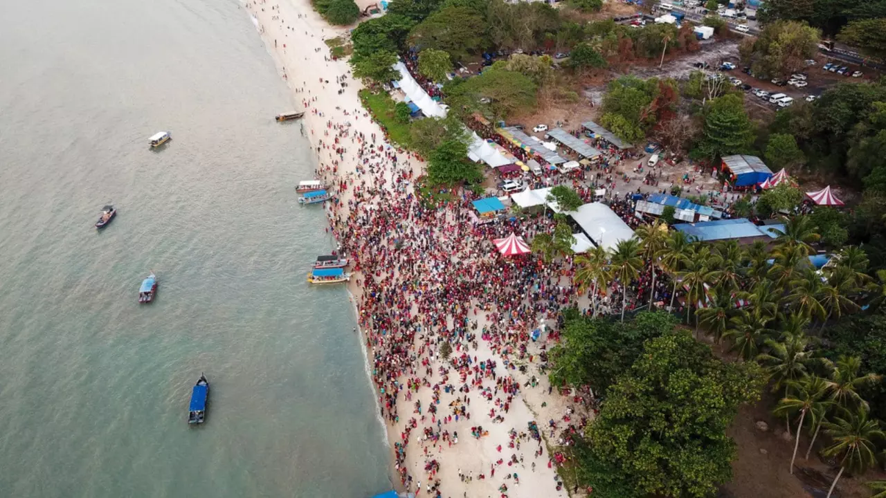 Another part of this Hindu festival, temple deities are taken to the sea, river, lake or temple pond to give them a ceremonial bath, followed by rituals and pujas