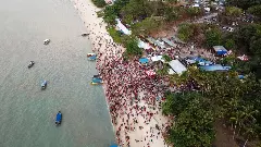 Another part of this Hindu festival, temple deities are taken to the sea, river, lake or temple pond to give them a ceremonial bath, followed by rituals and pujas