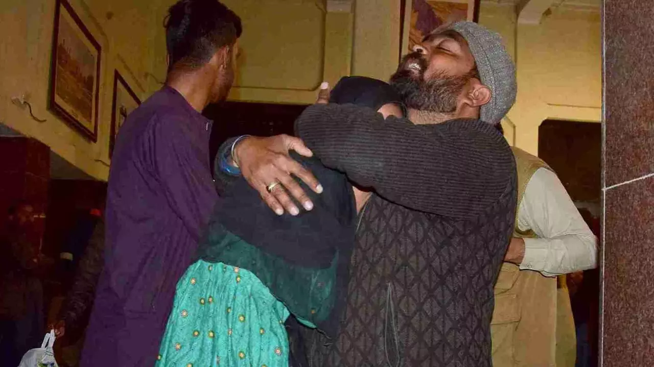 Pakistan train hijack: 21 passengers dead; Army says all 33 militants killed