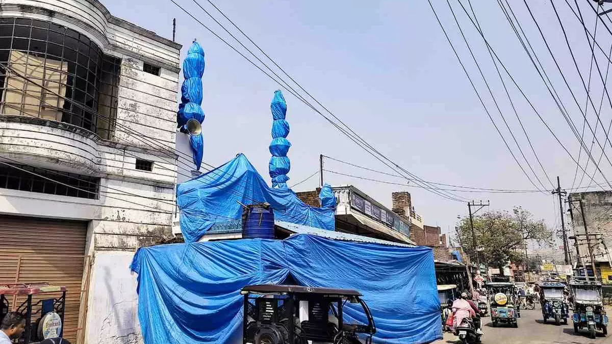 Mosques covered with tarpaulin for Holi celebrations in Shahjahanpur