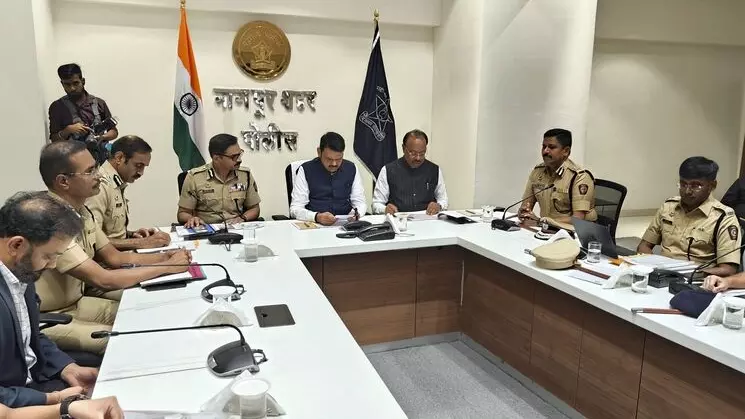 Maharashtra Devendra Fadnavis with police officials