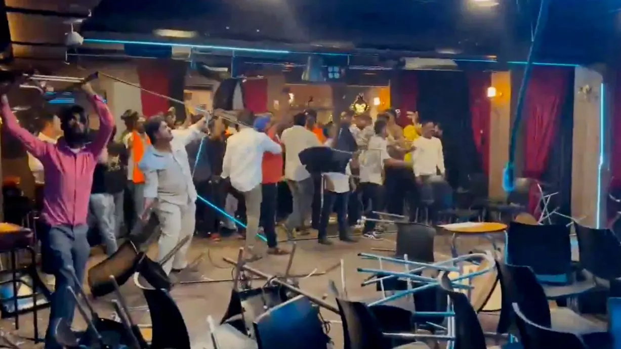 Kamra row: Fadnavis must recover damages from Shiv Sainiks involved in vandalism, says Raut Kamra row: Fadnavis must recover damages from Shiv Sainiks involved in vandalism, says Raut