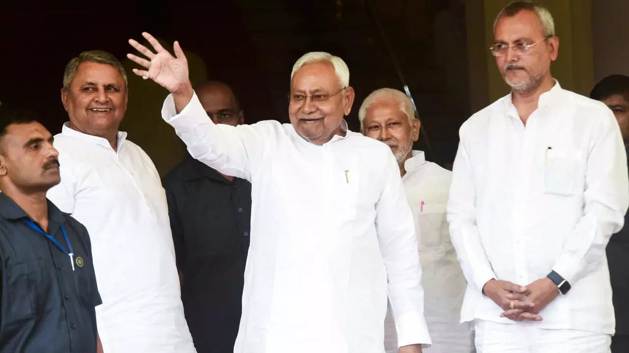 Another Nitish-Rabri confrontation in Bihar council