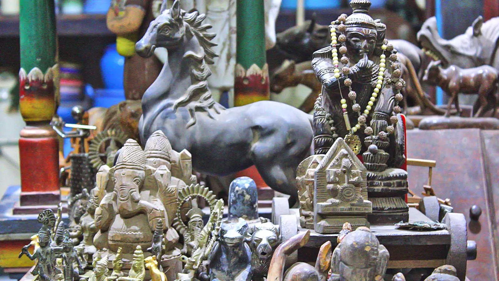 An antique shop on Muneeswarankoil Street.