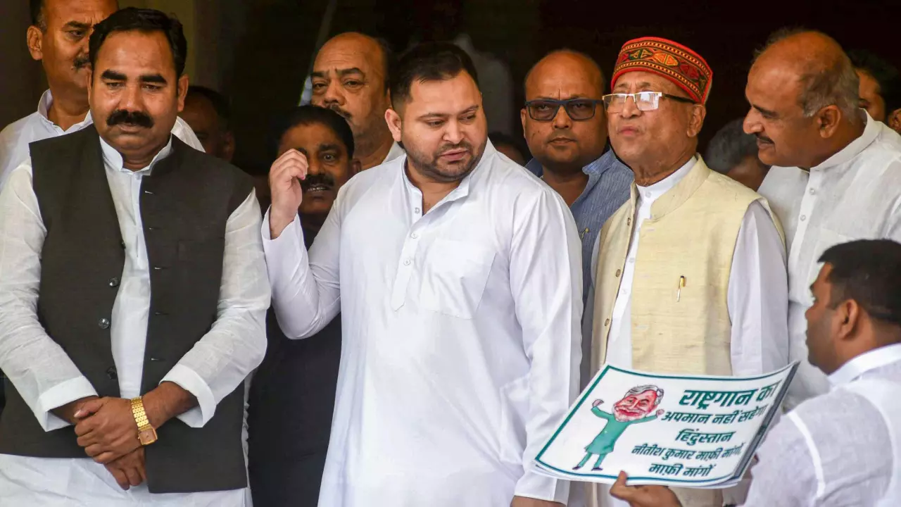 Waqf Bill protests rock Patna; Tejashwi joins AIMPLB dharna Waqf Bill protests rock Patna; Tejashwi joins AIMPLB dharna