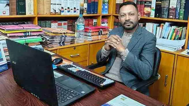 Assam journo held on vague grounds after trying to report on bank ‘scam’ Assam journo held on vague grounds after trying to report on bank ‘scam’
