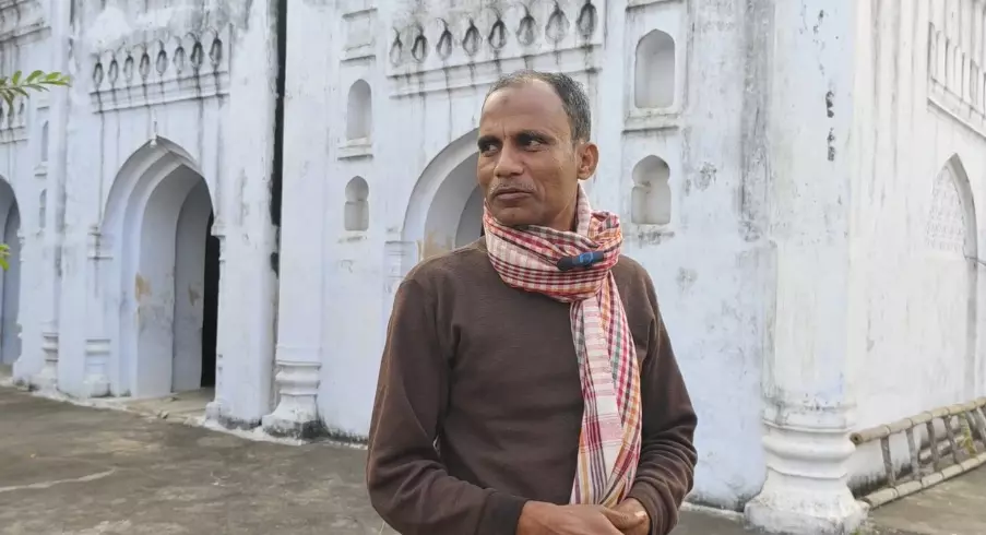 Zahid Ansari promised his father he would never leave the village mosque. He continues to keep the promise.