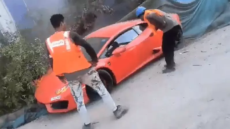 Noida Lamborghini crash Noida Lamborghini crash
