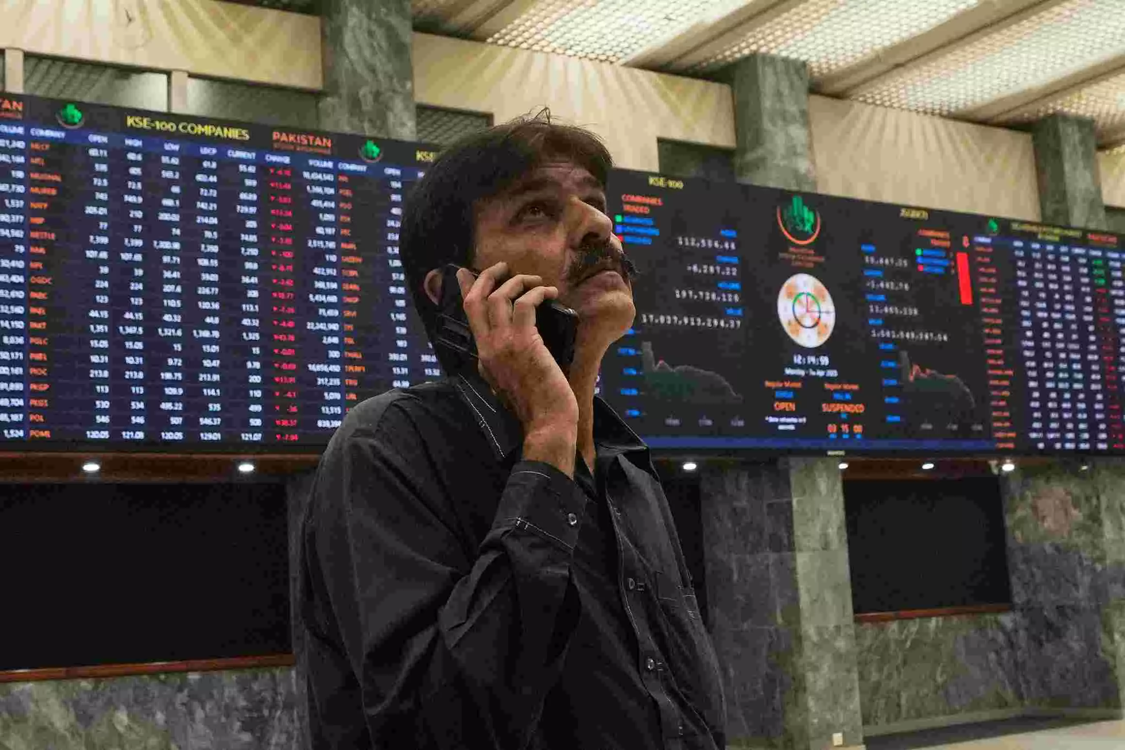 World markets plunge after big meltdown on Wall St; Japans Nikkei dives 8 pc