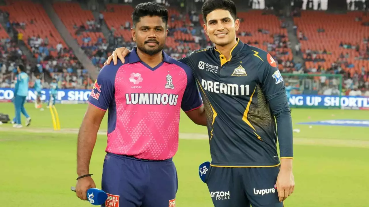 RR captain Sanju Samson (left) with GT skipper Shubman Gill