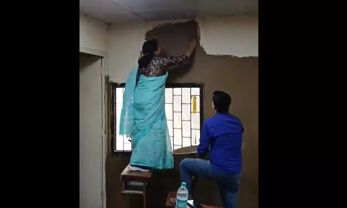 Delhi University cow dung classroom