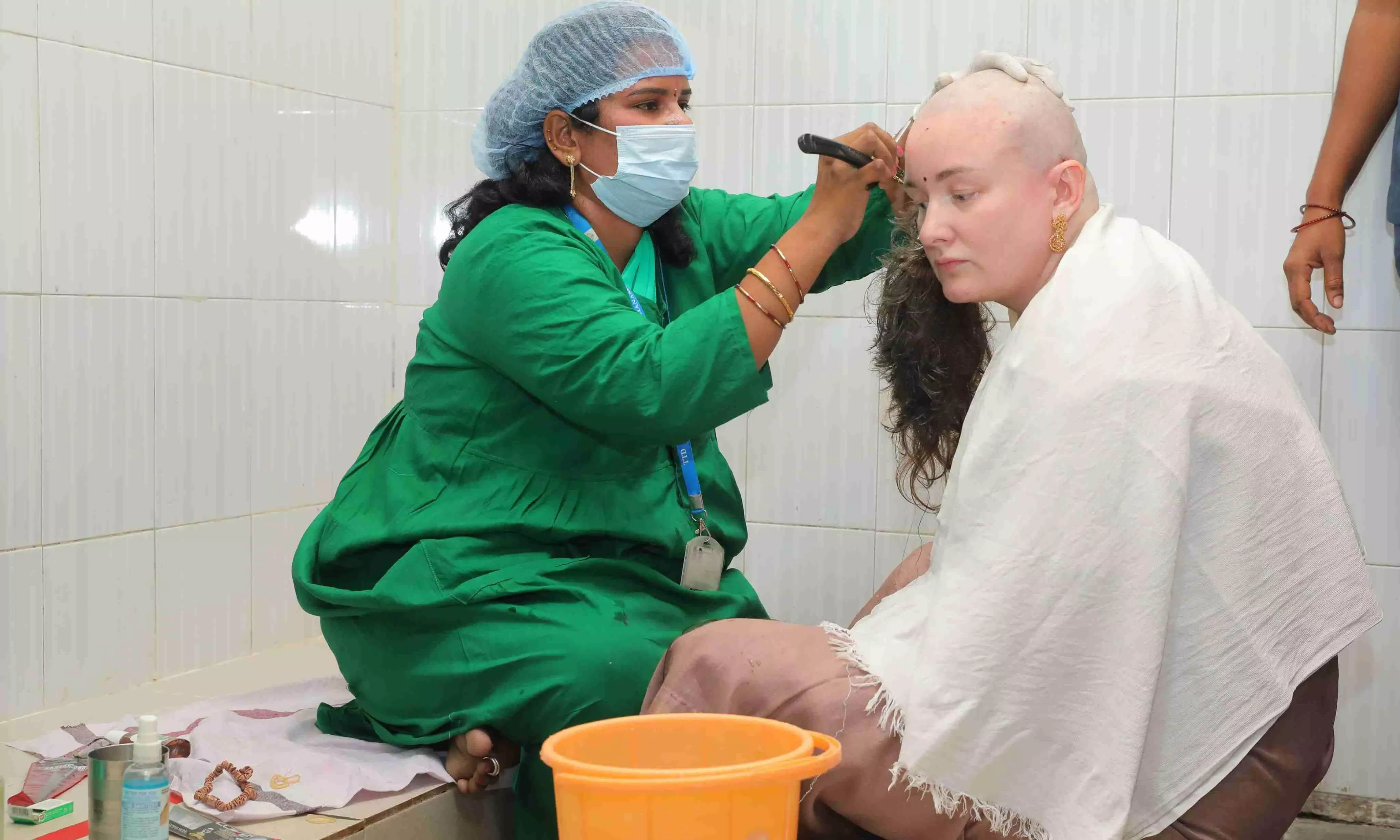 Pawan Kalyan wife tonsured at Tirupati