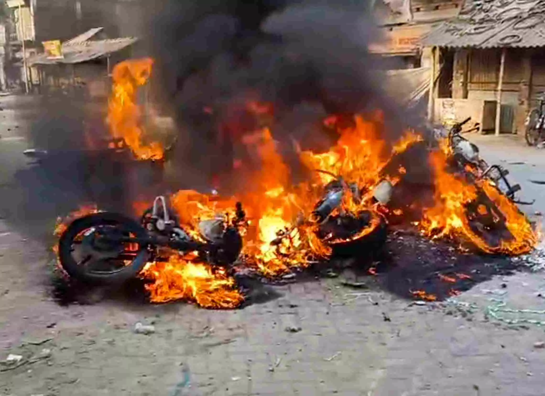 Fresh violence over Waqf Act in Bengal as ISF workers clash with police