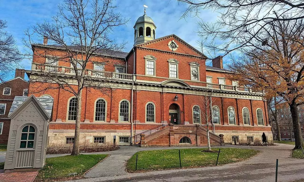 Trump government stops Harvard grants