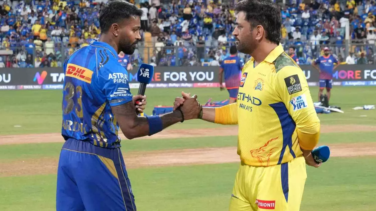 MI captain Hardik Pandya with CSK skipper MS Dhoni
