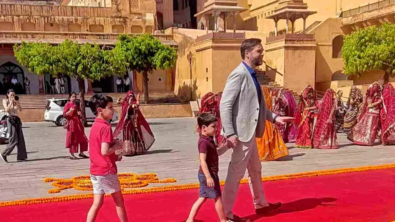 LIVE: Vances receive traditional Rajasthani welcome at Jaipurs Amber Fort