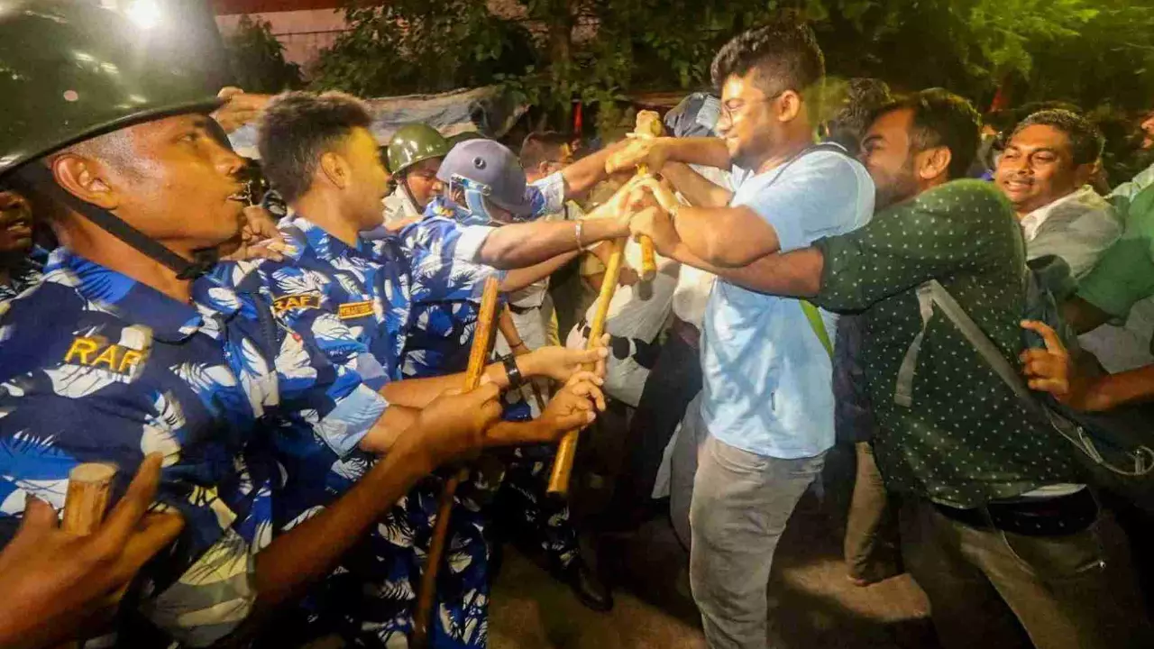 Jobless teachers gherao Bengal education department headquarters