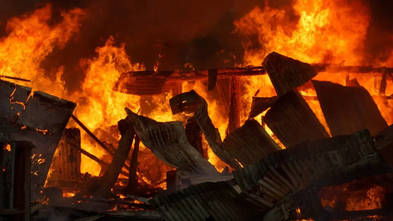 Fire breaks out on Annapurna serial set in Mumbais Film City Fire breaks out on Annapurna serial set in Mumbais Film City