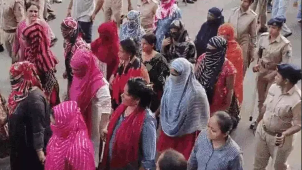 Gujarat: Crackdown on illegal Bangladeshi immigrants; over 1,000 face deportation Gujarat: Crackdown on illegal Bangladeshi immigrants; over 1,000 face deportation