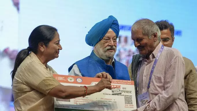 Rekha Gupta, Hardeep Singh Puri