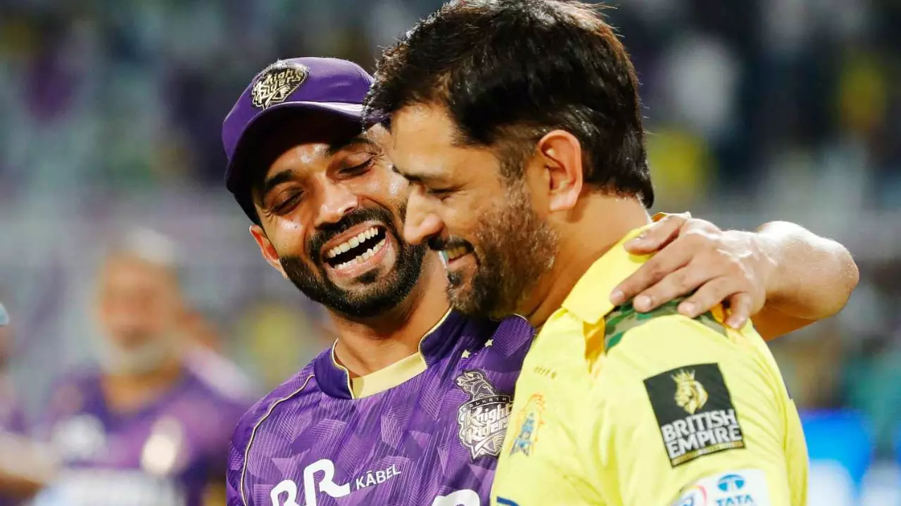 CSK captain MS Dhoni (right) and KKR skipper Ajinkya Rahane