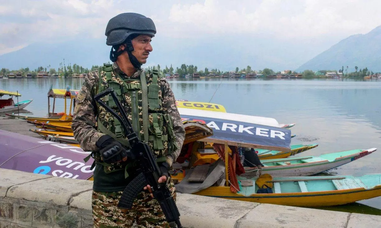 CRPF personnel at Dal Lake CRPF personnel at Dal Lake