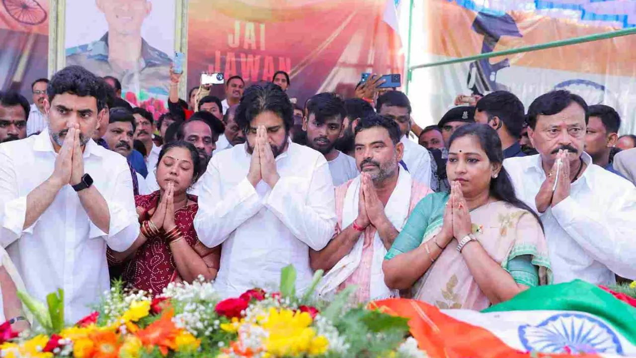 Andhra govt announces Rs 50 lakh ex-gratia to kin of Murali Naik