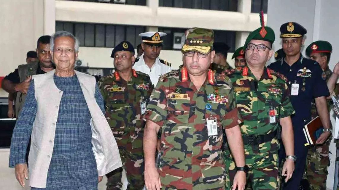 Bangladesh interim government chief adviser Muhammad Yunus with the countrys Army chief General Waker-uz-Zaman