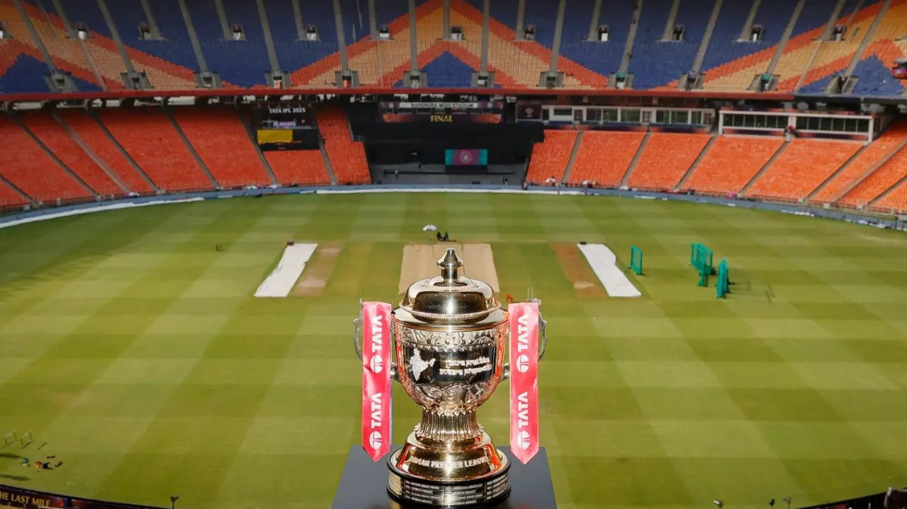 IPL 2025 trophy
