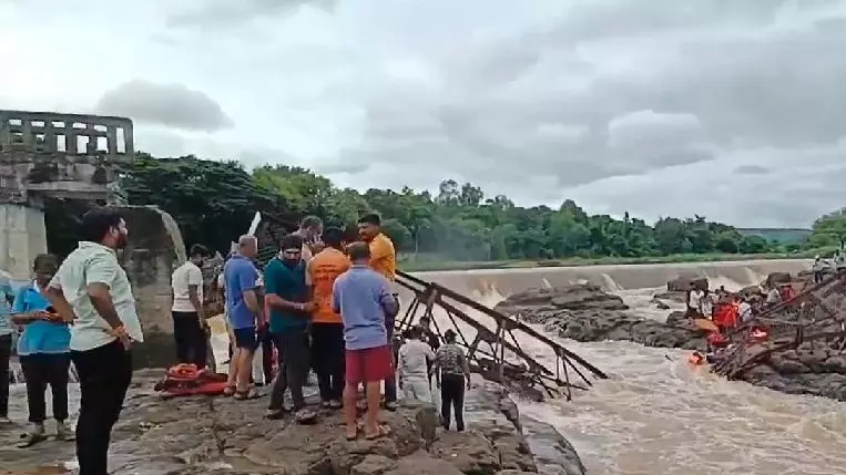 Pune bridge collapse