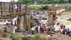 Iron bridge at Pune collapses