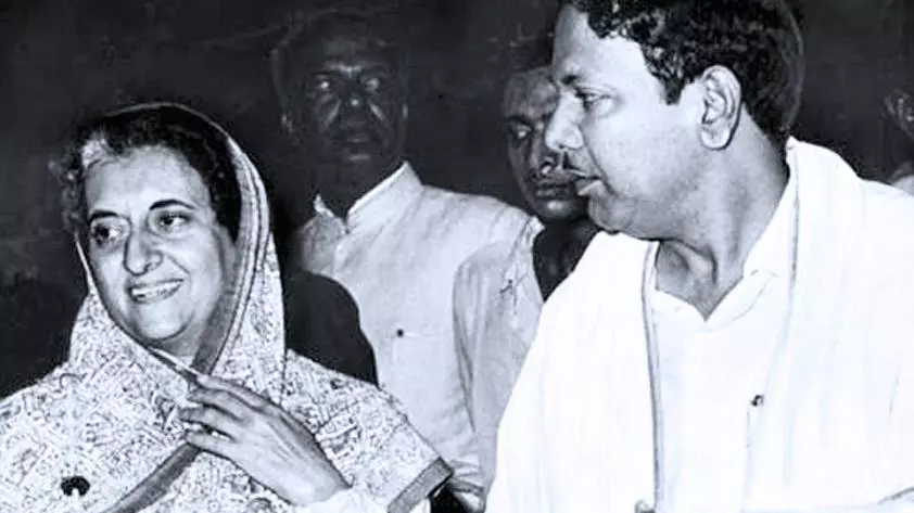 The other side of the Emergency as witnessed by a news reporter The other side of the Emergency as witnessed by a news reporter