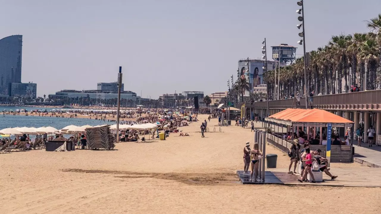 People escaping a heatwave on Barceloneta beach People escaping a heatwave on Barceloneta beach