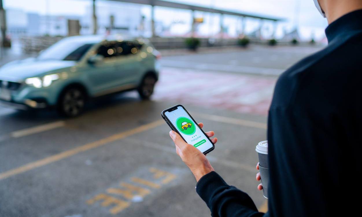 Centre allows Ola, Uber to hike ride fare during peak hours; permits ...